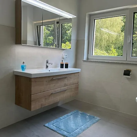 Waldesruh Mit Kaminofen Und Balkon דירה